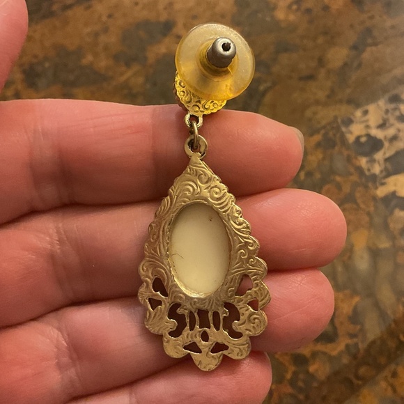 VINTAGE Made in Italy Gold tone Floral filigree design Ceramic Earrings - Picture 4 of 7